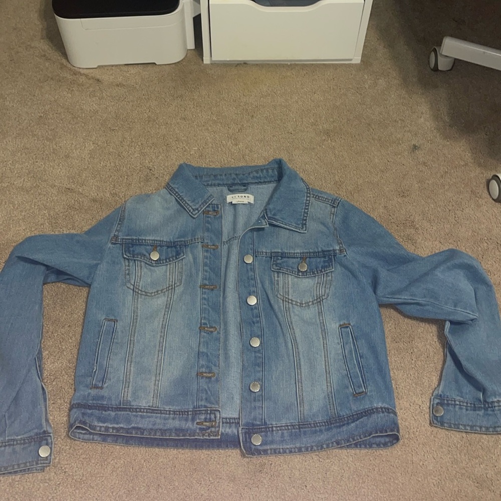 light wash jean jacket. size large